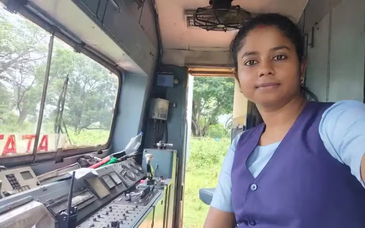 Ritika Tirkey, India’s First Tribal Woman Vande Bharat Loco-Pilot