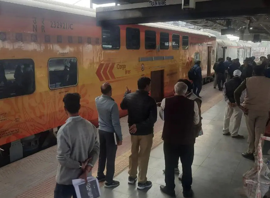 Double-decker train ran successfully between Kota and Swaimadhopur